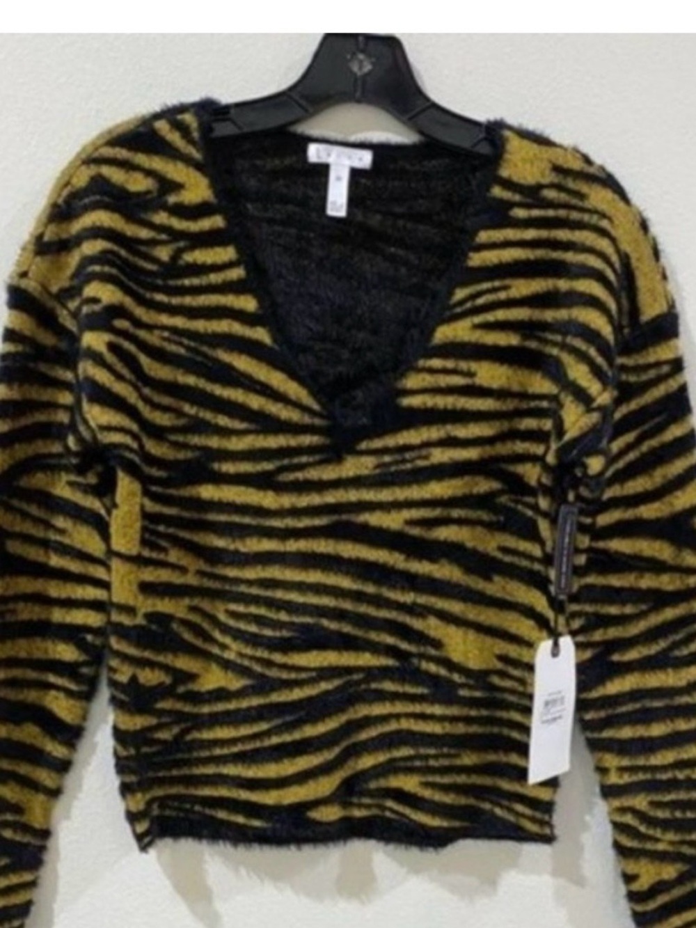 Leith Womens Yellow Sulphur Mustard Tiger Stripe Soft Sweater V-neck Soft Sz Med